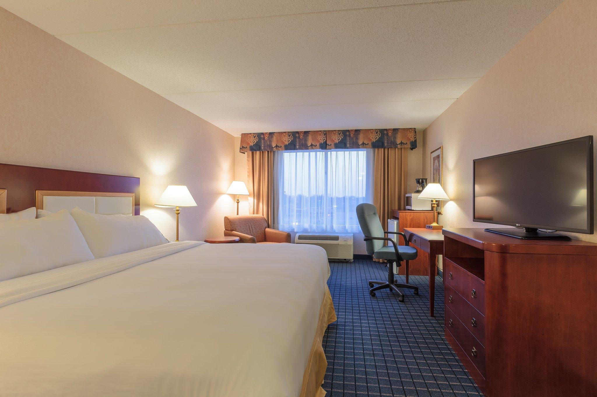 Holiday Inn Express & Suites - Belleville By Ihg Ngoại thất bức ảnh