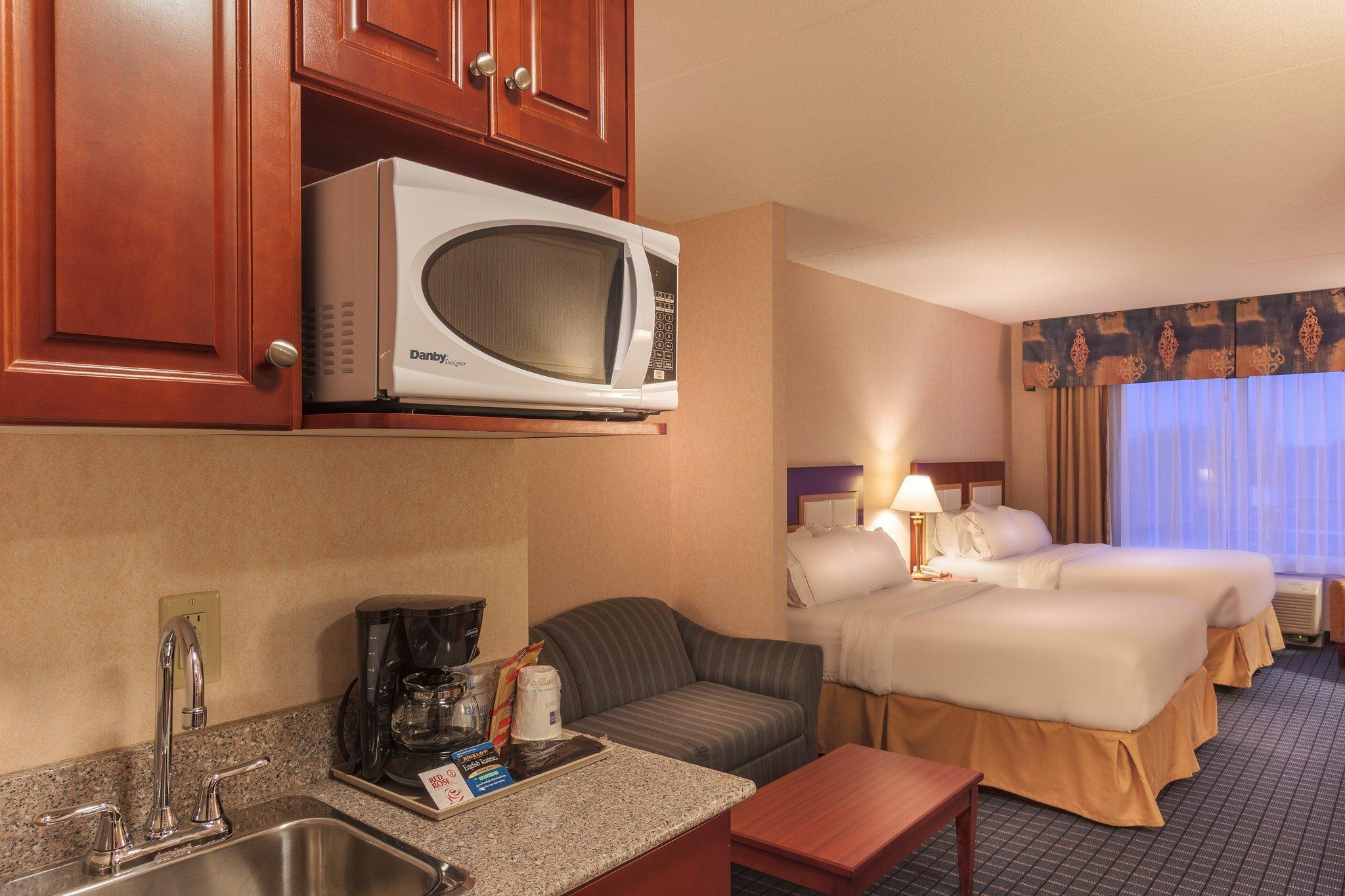 Holiday Inn Express & Suites - Belleville By Ihg Ngoại thất bức ảnh