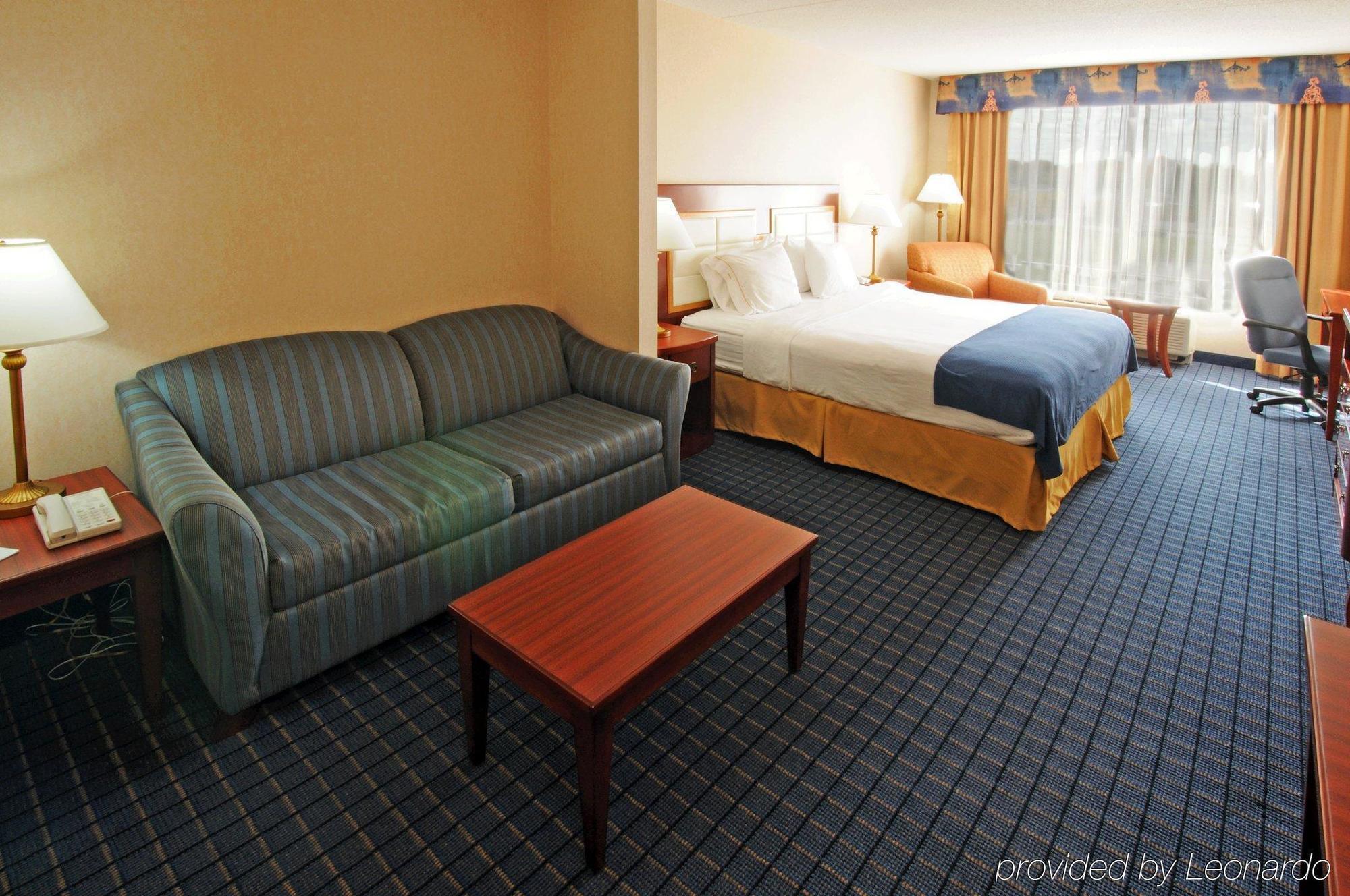 Holiday Inn Express & Suites - Belleville By Ihg Phòng bức ảnh