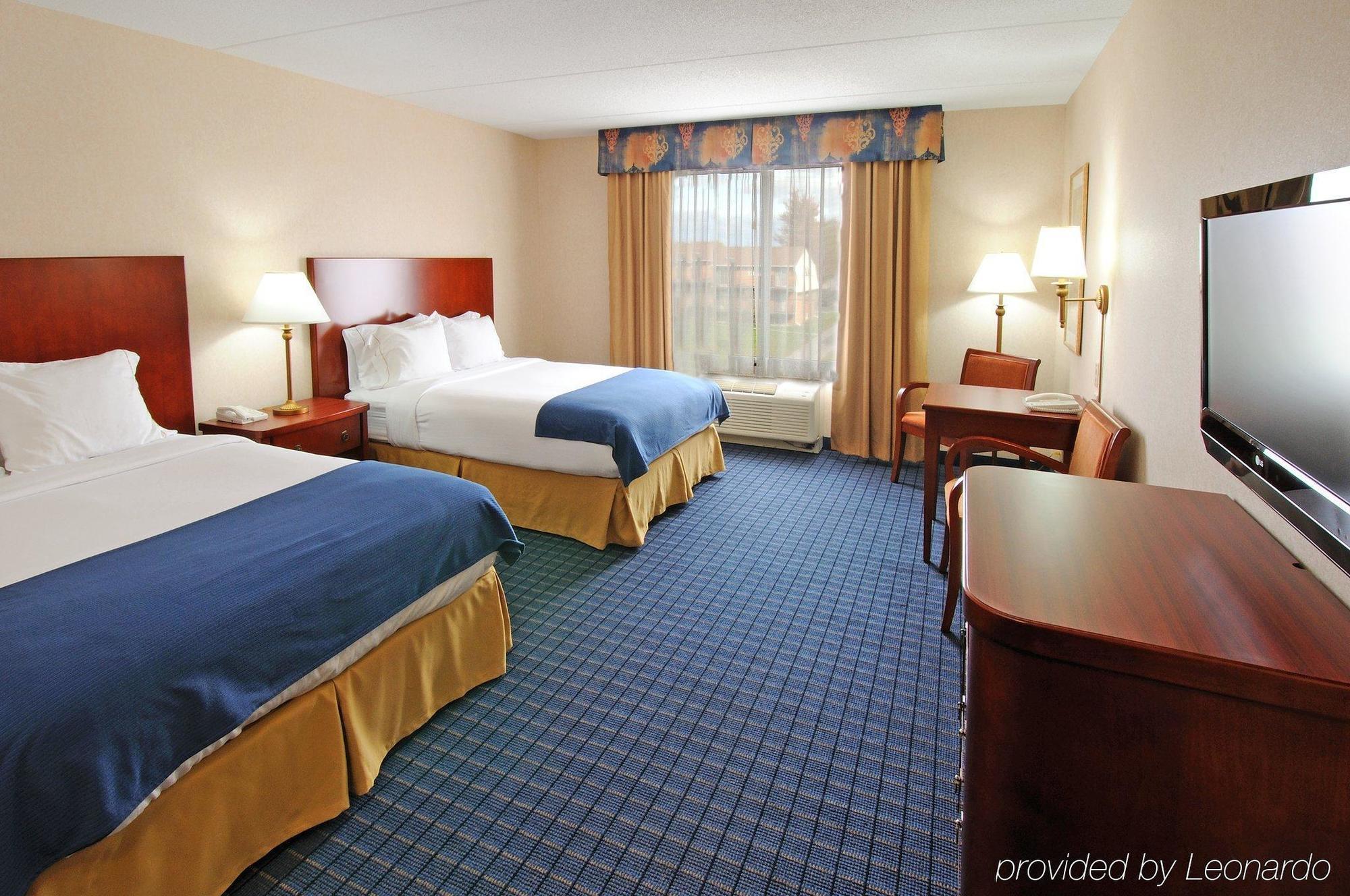 Holiday Inn Express & Suites - Belleville By Ihg Phòng bức ảnh