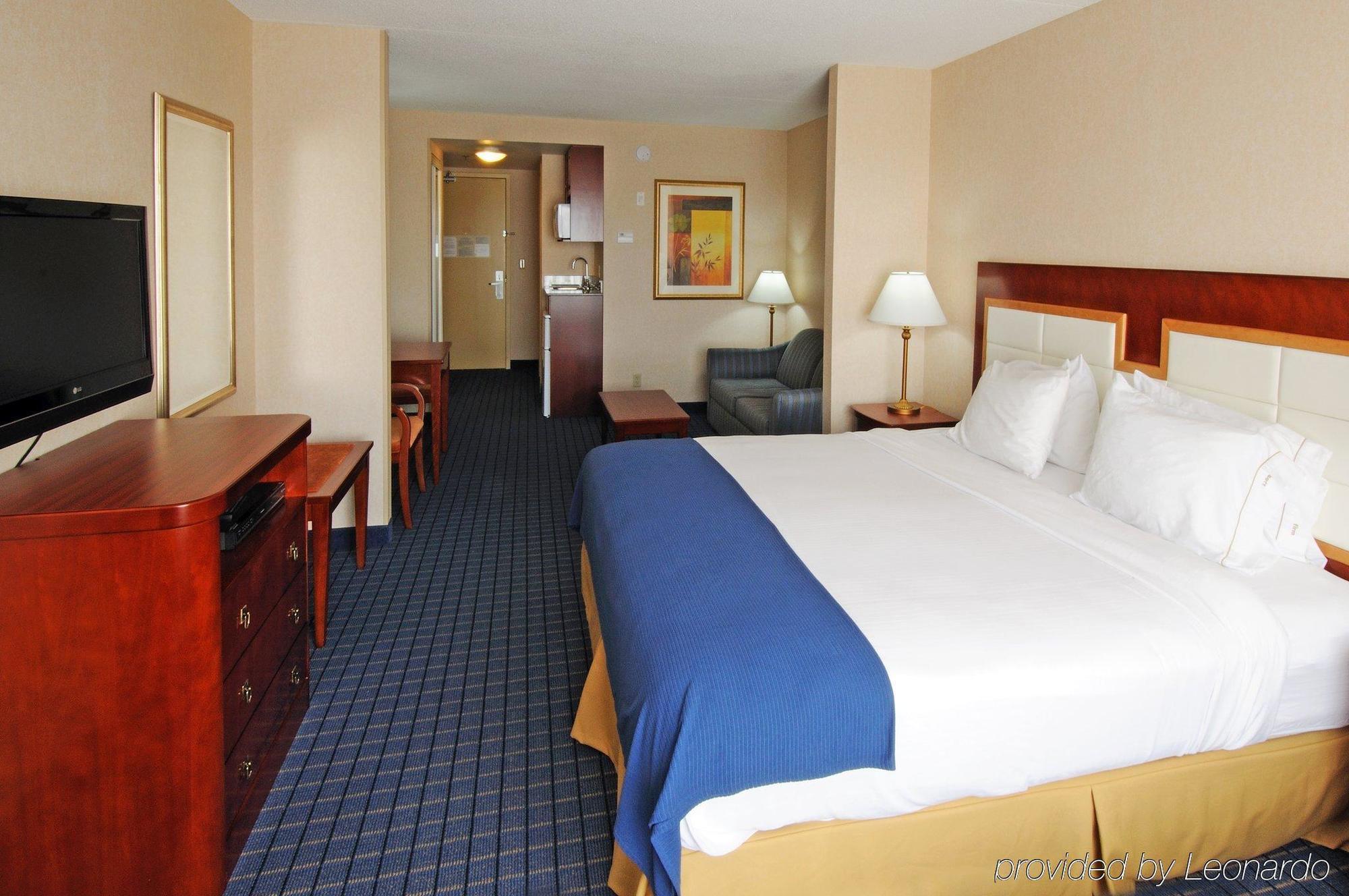 Holiday Inn Express & Suites - Belleville By Ihg Phòng bức ảnh