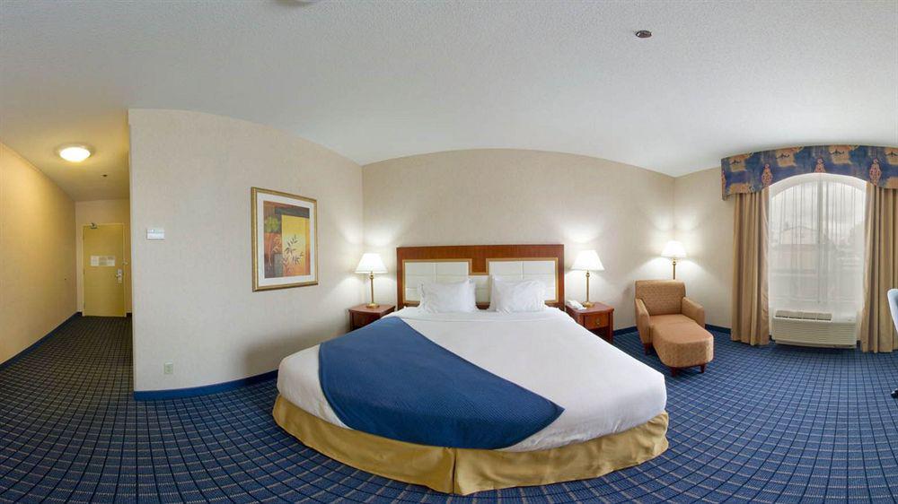 Holiday Inn Express & Suites - Belleville By Ihg Ngoại thất bức ảnh